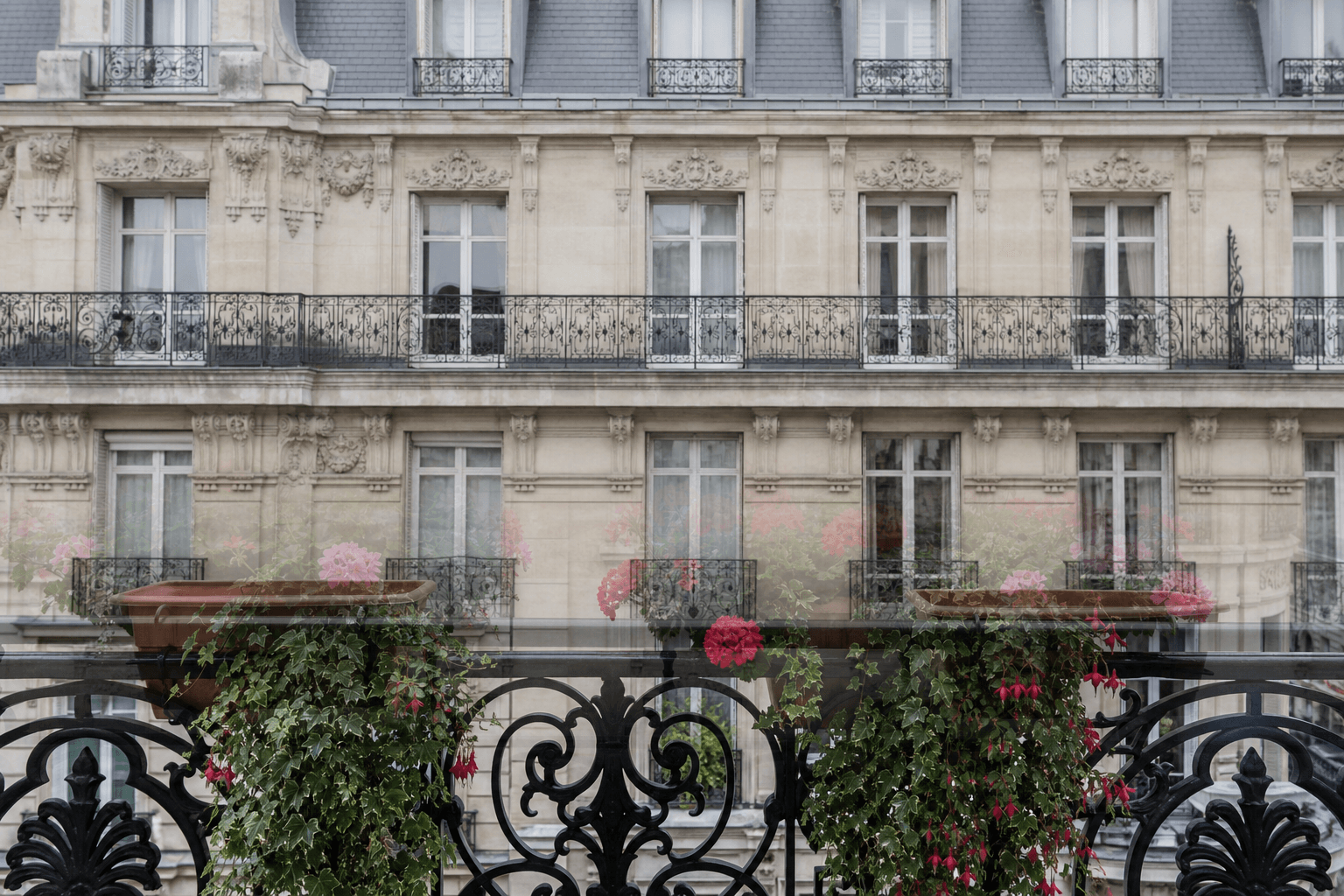 Après — Balcon haussmannien, Paris 11ème